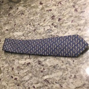 Vineyard Vines blue  trout tie.